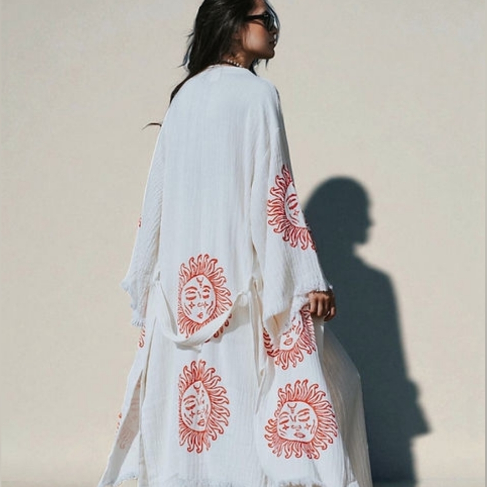 Sun Motif Cream and Orange Kimono Robe Size M/L - Picture 2 of 13